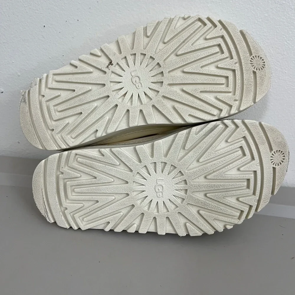 UGG GoldenGlow Slide Sandals Kids Sz 2‎ Run Large Sea Salt White Platform Sporty